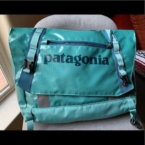 Patagonia Black Hole Mini Messenger Bag